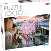 Tactic : Woman walking in Kyoto (1000)